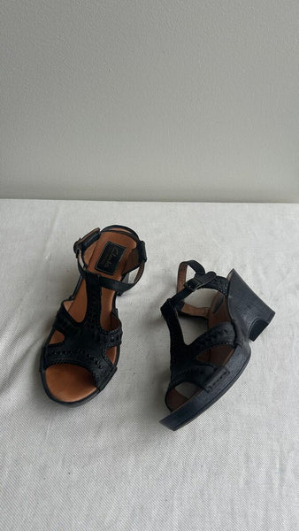 Pre-Owned Clarks Black Strappy Ankle Wedge Sandal- Size 6.5