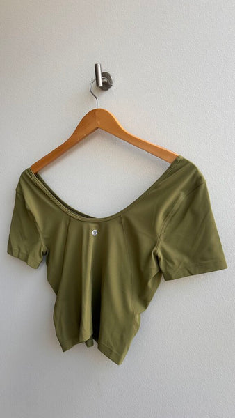 Pre-Owned Lululemon Green V-Neck Short Sleeve Cropped Top- Size Medium (Estimated)