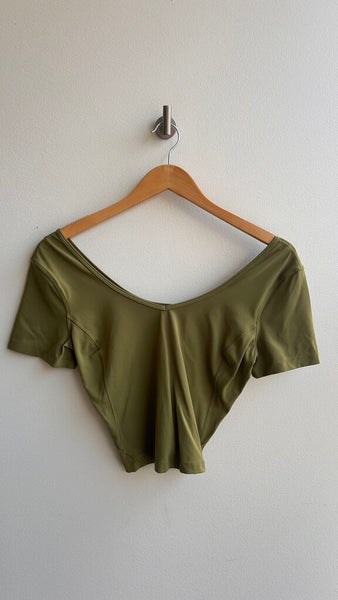 Pre-Owned Lululemon Green V-Neck Short Sleeve Cropped Top- Size Medium (Estimated)