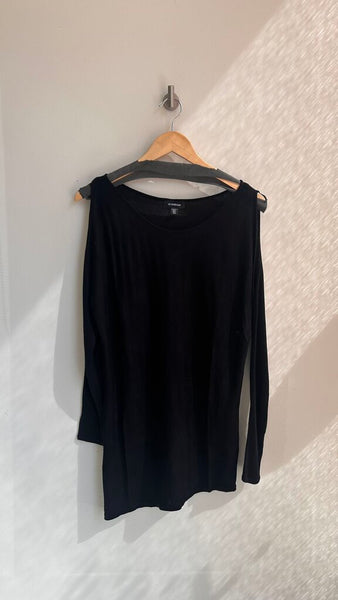 Pre-Owned Le Chateau Black Cold Shoulder Long Sleeve Asymmetrical Hem Knit Top - Size Small