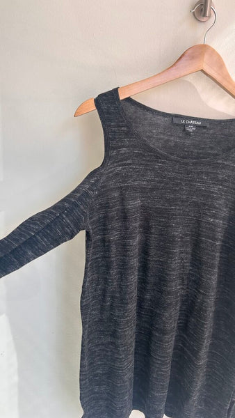 Pre-Owned Le Chateau Heatehred Black Cold Shoulder Long Sleeve Top - Size Meduim