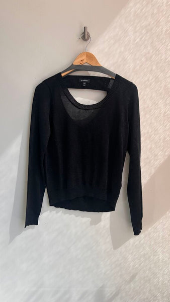Pre-Owned Le Chateau Grey Scoop Neck Curved Hem Tee - Size Medium