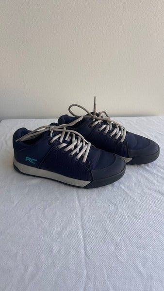 Pre-Owned Ride Concepts Navy Cycling Sneakers - Size 6.5