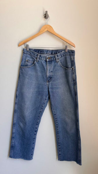 Pre-Owned Wrangler Medium Wash Mom Fit Jeans- Size 33 (Fits Medium)