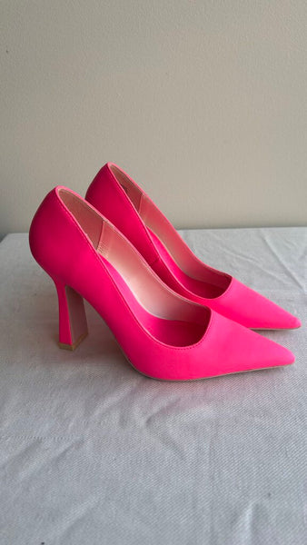 Pre-Owned Call It Spring Hot Pink Pointed Toe B.E.D Foam High Heel- Size 6.5