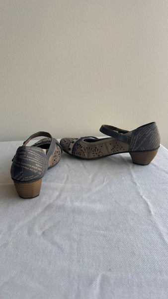 Pre-Owned Rieker Taupe Leaf Print Punch Cut Leather Heels - Size 38