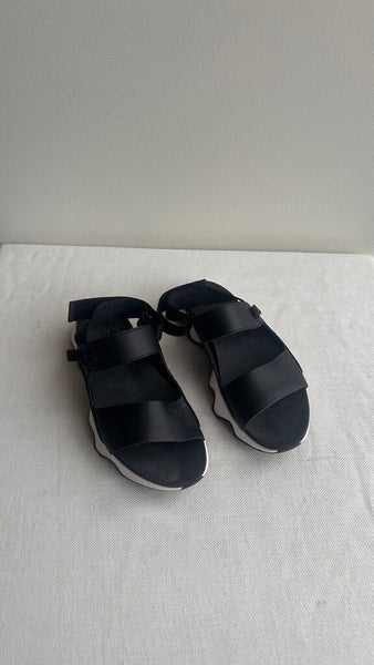Pre-Owneed Sorel Black Wavy Sole Slingback Strap Sandal- Size 7.5