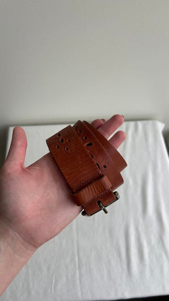 Pre-Owned Gap Punch Cut Leather Belt - Size Medium