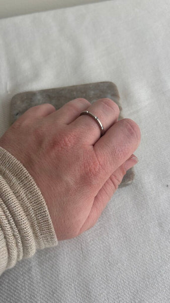 Pre-Owned Silver Clear Gem Single Accent Ring