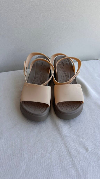 Pre-Owned Crocs Tan 'Brooklyn' Peach Ankle Strap Wedge Sandal (NWT)- Size 6