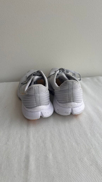 Pre-Owned Saucony White with Orange Details Sneakers- Size 7