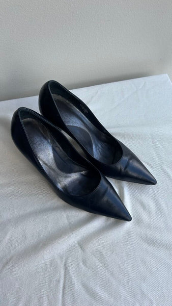 Pre-Owned Bos & Co Black Pointy Toe Leather Heels - Size 39