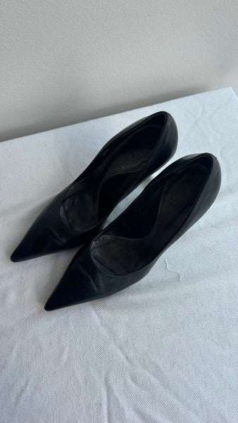 Pre-Owned Bos & Co Black Pointy Toe Leather Heels - Size 39