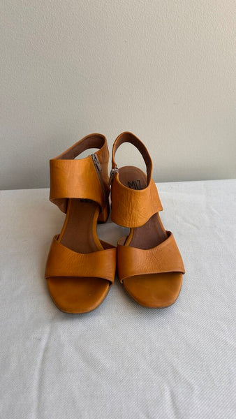 Pre-Owned Miz Mooz Yellow 'Bonnette' Side Zip Peep Tie Block Heel Sandal- Size 38