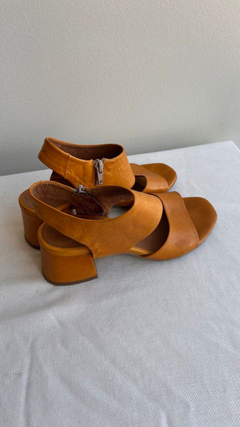 Pre-Owned Miz Mooz Yellow 'Bonnette' Side Zip Peep Tie Block Heel Sandal- Size 38