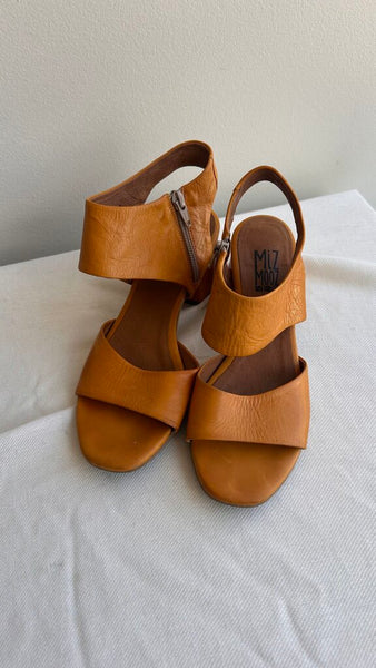 Pre-Owned Miz Mooz Yellow 'Bonnette' Side Zip Peep Tie Block Heel Sandal- Size 38