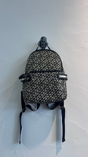 Pre-Owned Tommy Hilfiger Beige/Black "TH" Print Backpack