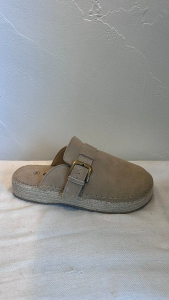 Pre-Owned Cushionaire Beige Braided Sole Slip On Shoes - Size 8