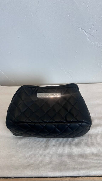 Pre-Owned La Vie en Rose Black Quilted Zip Top Make Up Bag (NWT)