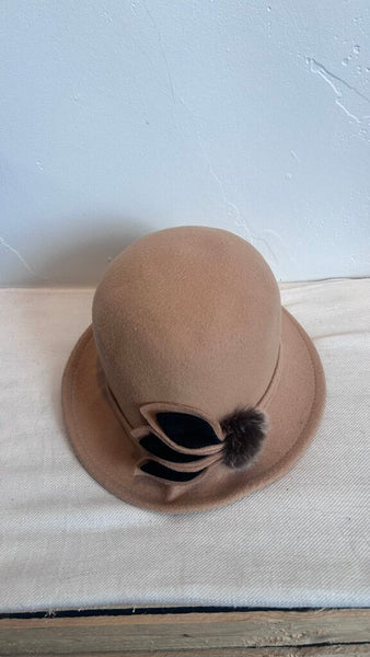 Pre-Owned Brown Cloche Fuzzy Decal Hat