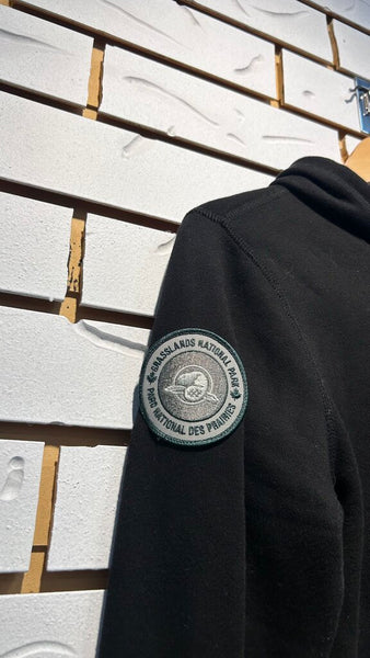 Pre-Owned Parks Canada Black Zip Front Sweatshirt- Size Small