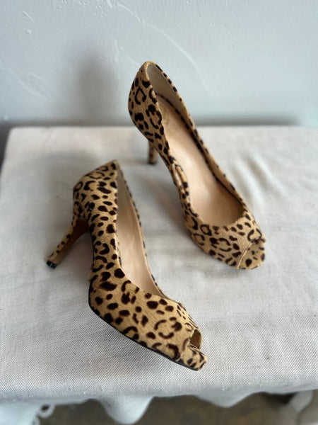 Pre-Owned Vince Camuto Leopard Print Cow Hair Leather Peep Toe Heels - Size 9.5
