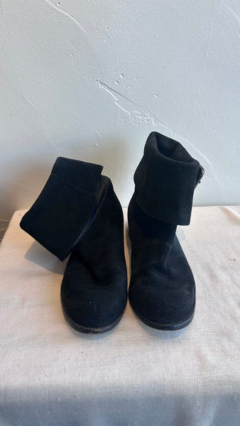 Pre-Owned Coach Black Suede Foldover with Buckle Ankle Boot- Size 7.5