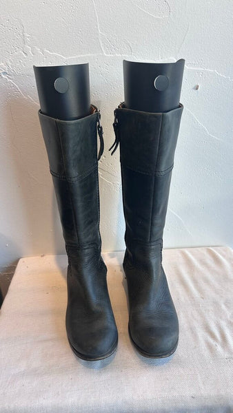 Pre-Owned Fossil Black Side Zip Calf High Boot- Size 7.5