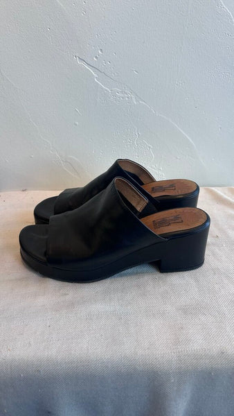 Pre-Owned Miz Mooz Black Gwen Platform Slides - Size 40