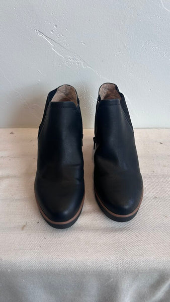 Pre-Owned SOUL Naturalizer Black 'Affirm' Faux Leather Wedge Booties - Size 8 Wide