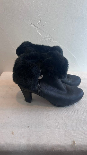 Pre-Owned Geox Black Leather Faux Fur Trim Heeled Boots - Size 38.5