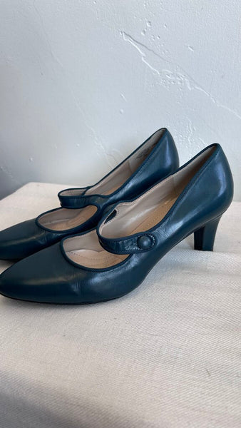 Pre-Owned Easy Spirit Green Low Heel Pointed Toe Strap Shoe- Size 7.5