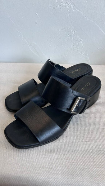 Pre-Owned Clarks Black Double Strap Silver Buckle Low Block Heel Sandal- Size 7