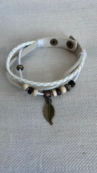 Pre-Owned White Leather Twisted with Beaded Snap Bracelet