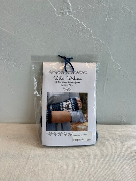 Pre-Owned Wild Wolves Navy Fingerless Gloves Knitting Kit