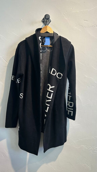 Pre-Owned Frank Lyman Black/White Word Print Coatigan - Size Large