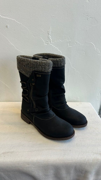 Pre-Owned Remonte Black Faux Knit Grey Sock Side Zip Boot- Size 38