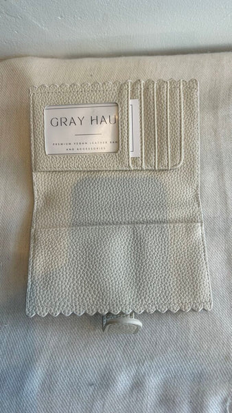Pre-Owned Gray Haus Cream 'Monaco' Passport Wallet