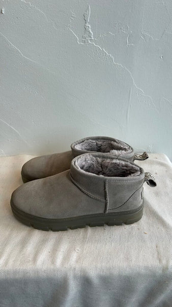 Pre-Owned Ugg Grey Mini With Clear-ish Sole - Size 9