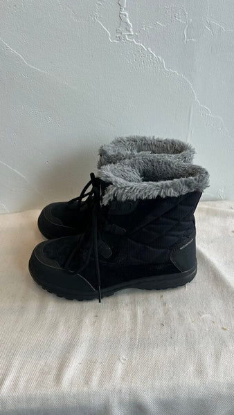 Pre-Owned Columbia Black Fuzzy Lace Up Ankle Boot- Size 6.5