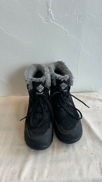 Pre-Owned Columbia Black Fuzzy Lace Up Ankle Boot- Size 6.5