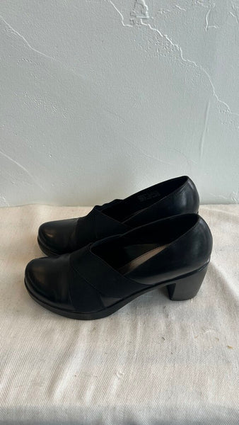 Pre-Owned Dansko Black Leather Round Toe Chunky Heel Pump- Size 39