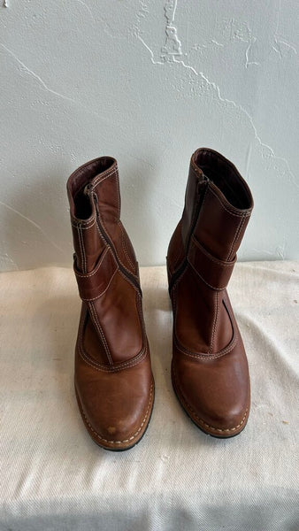 Pre-Owned Indigo Brown Side Zip Heeled Side Zip Ankle Bootie- Size 9