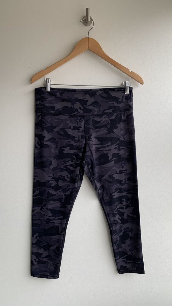 Zyia Active Black Camo Cropped Athletic Leggings - Size 12