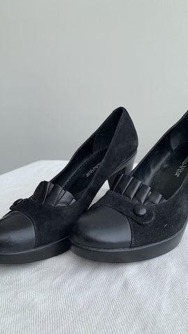 Bella Vita Black Leather Pleated Two Inch Heel - Size 9